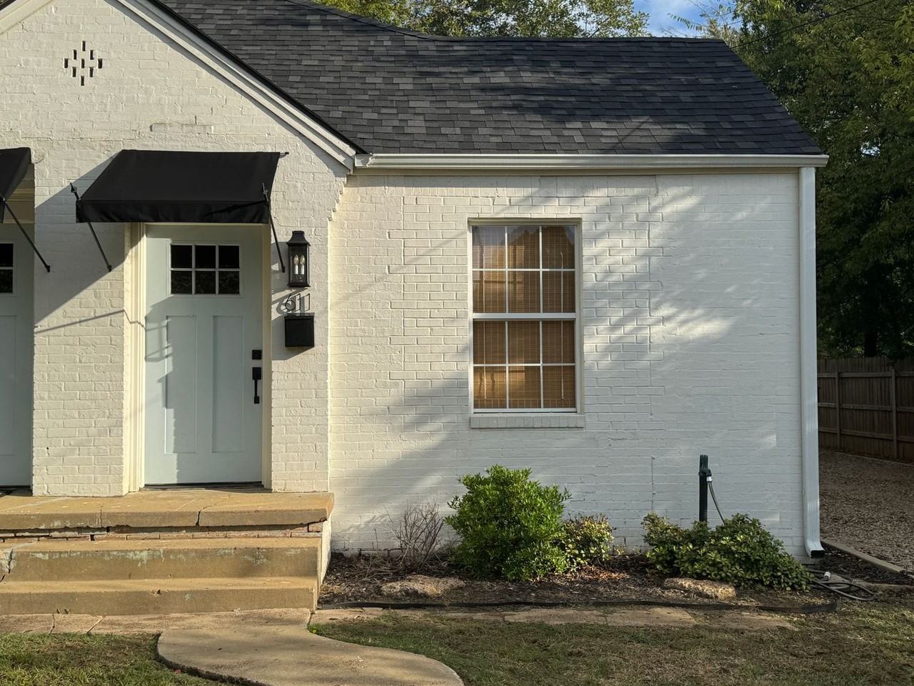 611 Lindsey Ln - Photo 4 of 26
