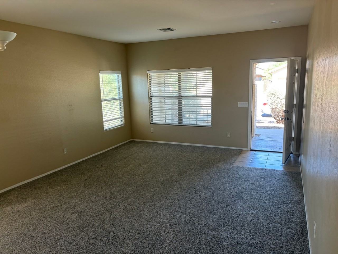 3175 W Silver Creek Dr - Photo 4 of 17