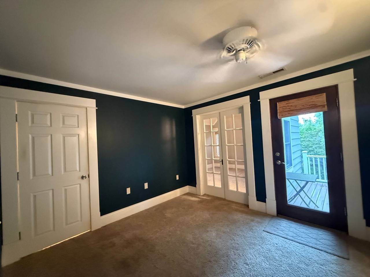 447 Stanley Ave - Photo 4 of 23