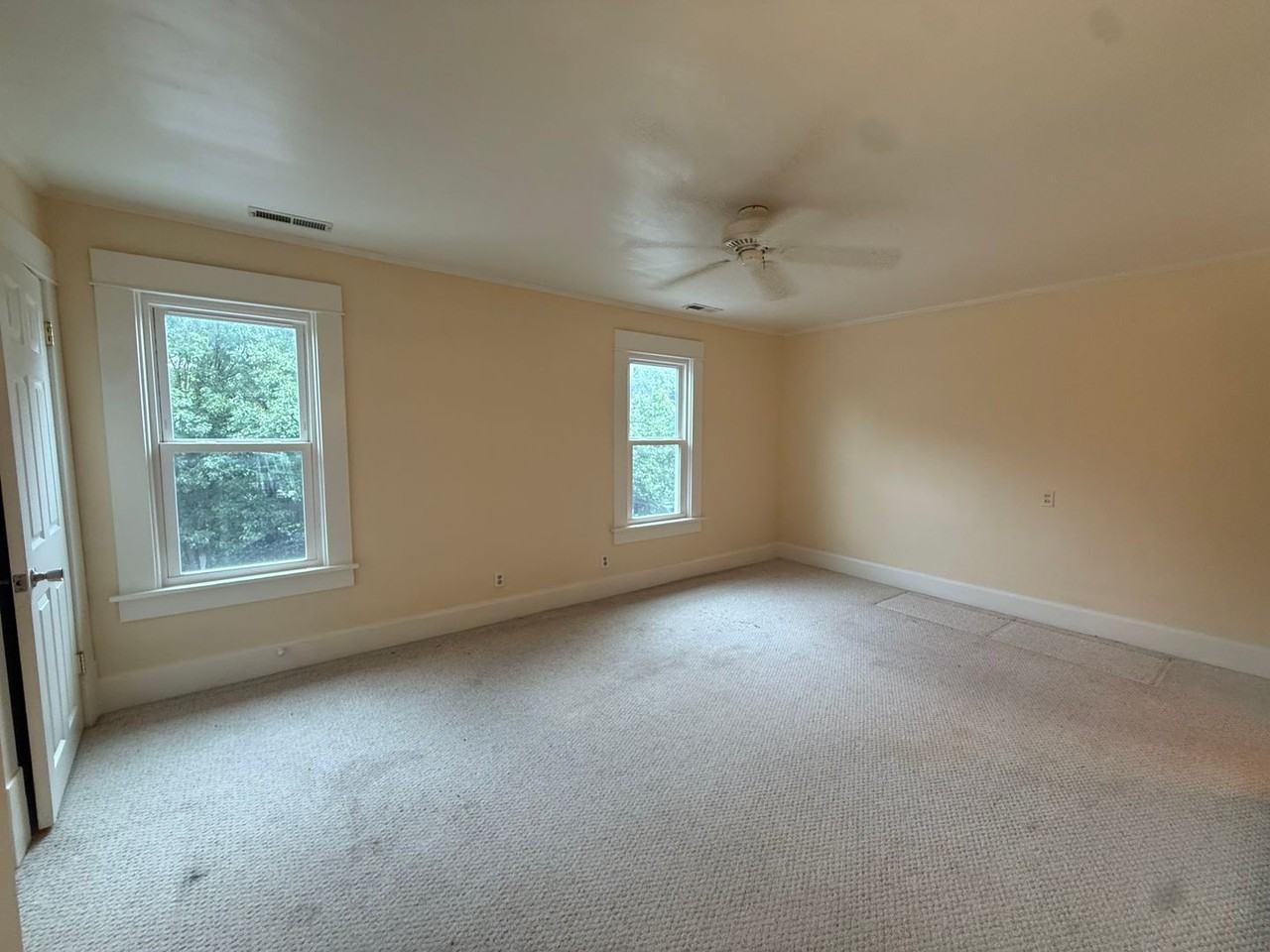 447 Stanley Ave - Photo 5 of 23