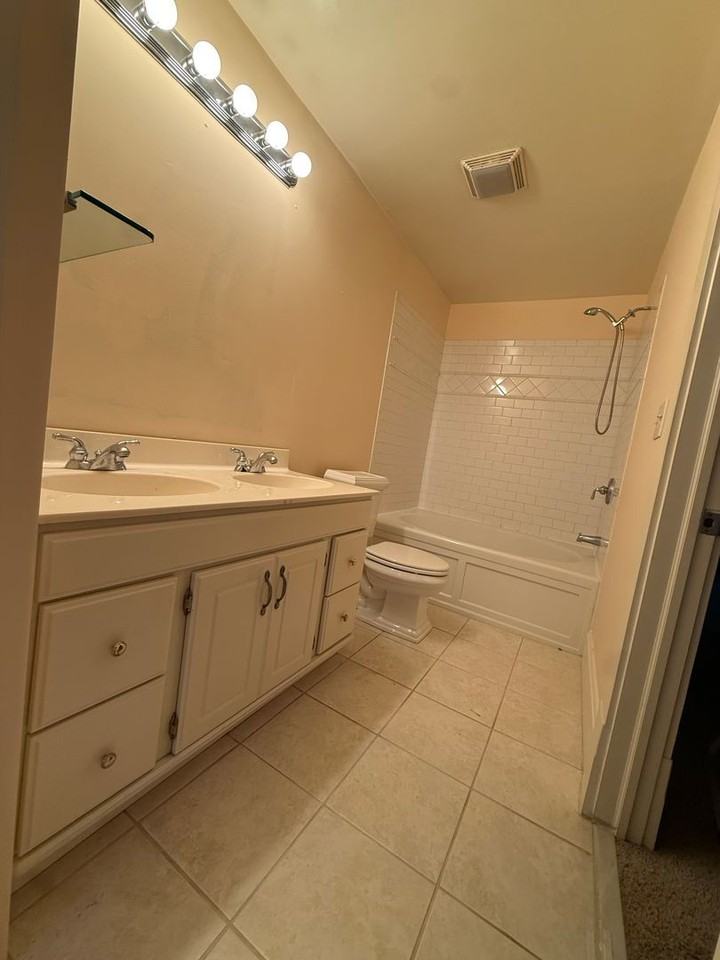447 Stanley Ave - Photo 7 of 23