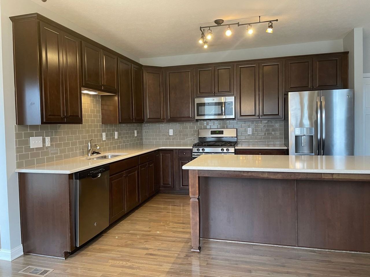 6090 Jadkins Way - Photo 6 of 30