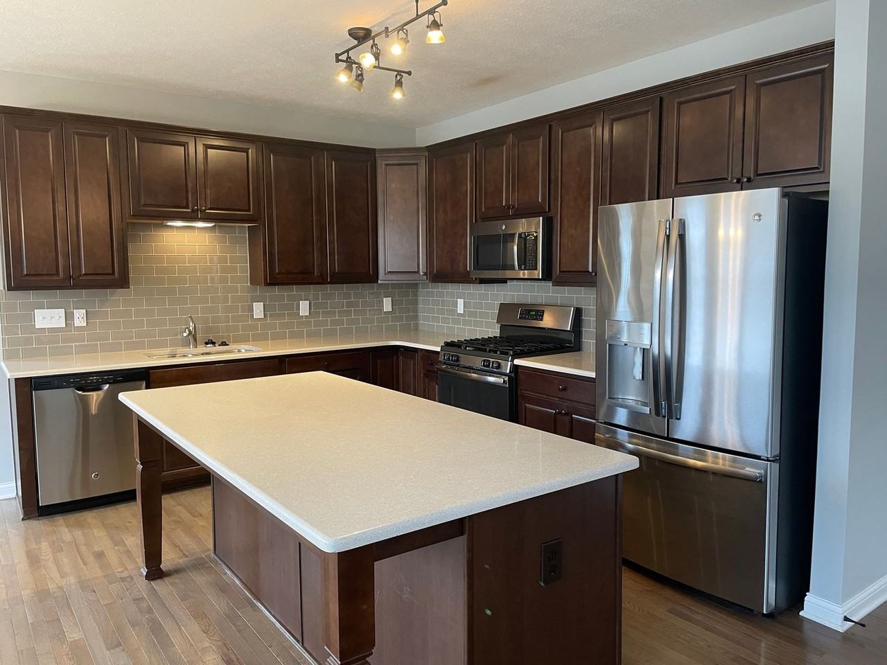 6090 Jadkins Way - Photo 7 of 30