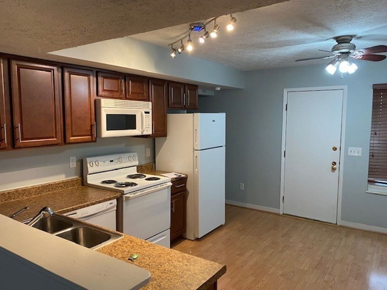 3242 Summerdale Ln - Photo 4 of 12