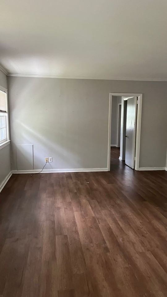 1701 Queens Rd - Photo 2 of 5