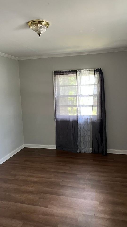 1701 Queens Rd - Photo 3 of 5