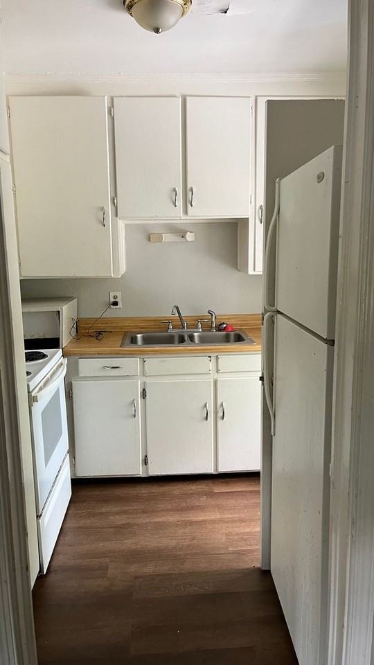 1701 Queens Rd - Photo 4 of 5