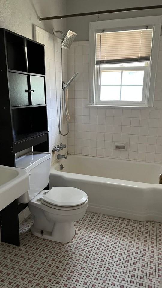 1701 Queens Rd - Photo 5 of 5