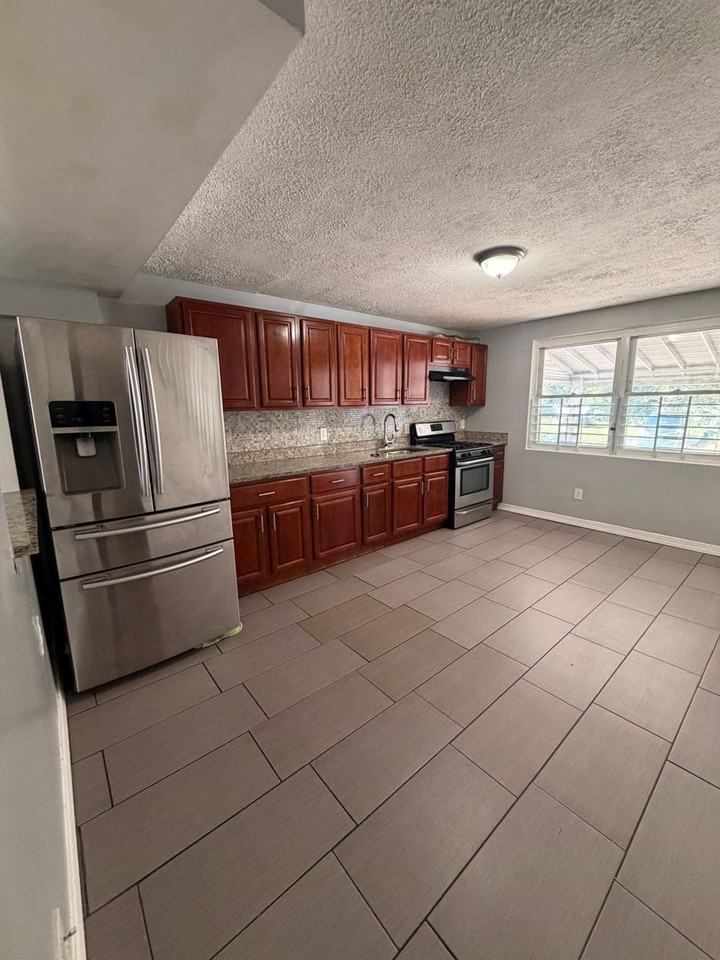 7831 Charlesmont Rd - Photo 2 of 12