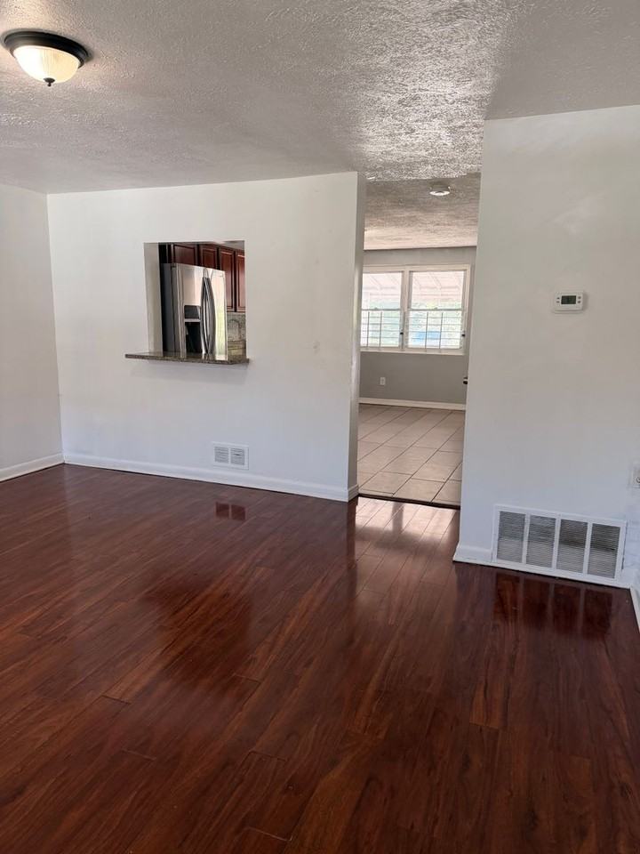 7831 Charlesmont Rd - Photo 3 of 12