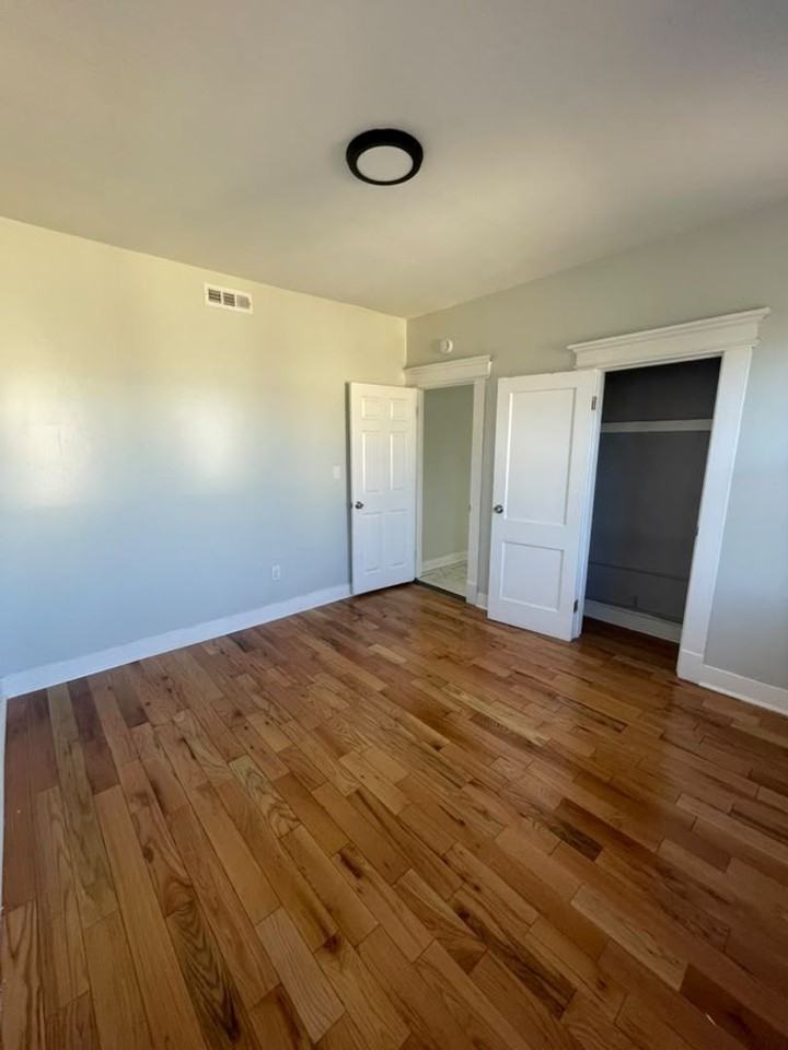 648 648 - 650 Ferry Street - Photo 4 of 9