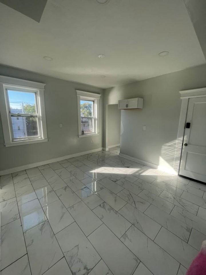648 648 - 650 Ferry Street - Photo 6 of 9