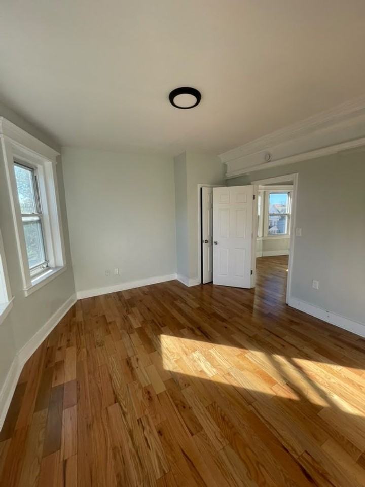 648 648 - 650 Ferry Street - Photo 7 of 9