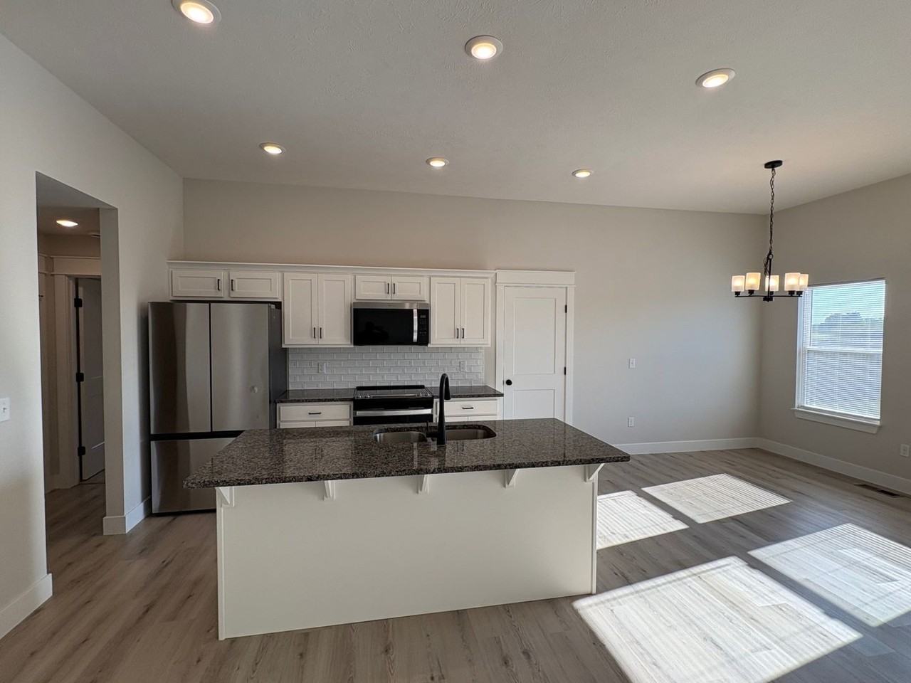 1312 N Maxine Ave - Photo 2 of 18