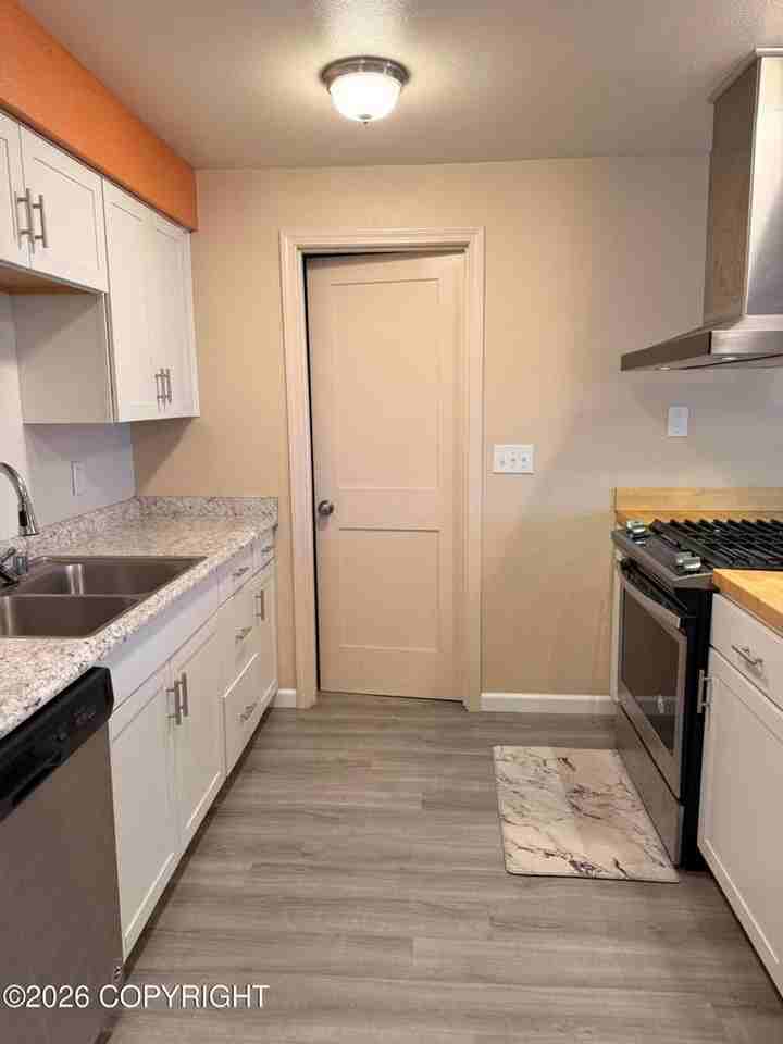 529 E 25th Ave - Photo 4 of 14