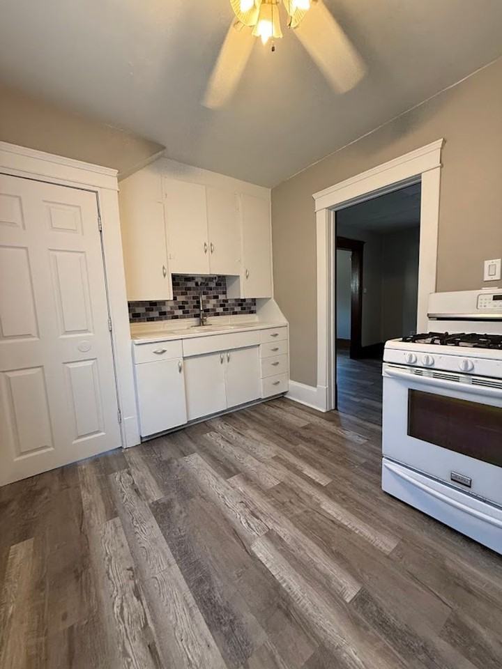 1270 Kentucky Ave - Photo 2 of 15