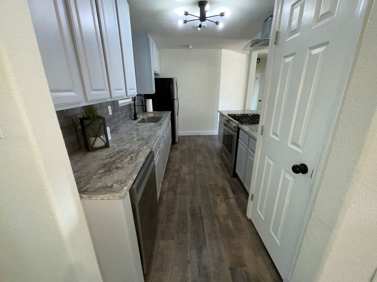 1007 S 25th St - Photo 4 of 17