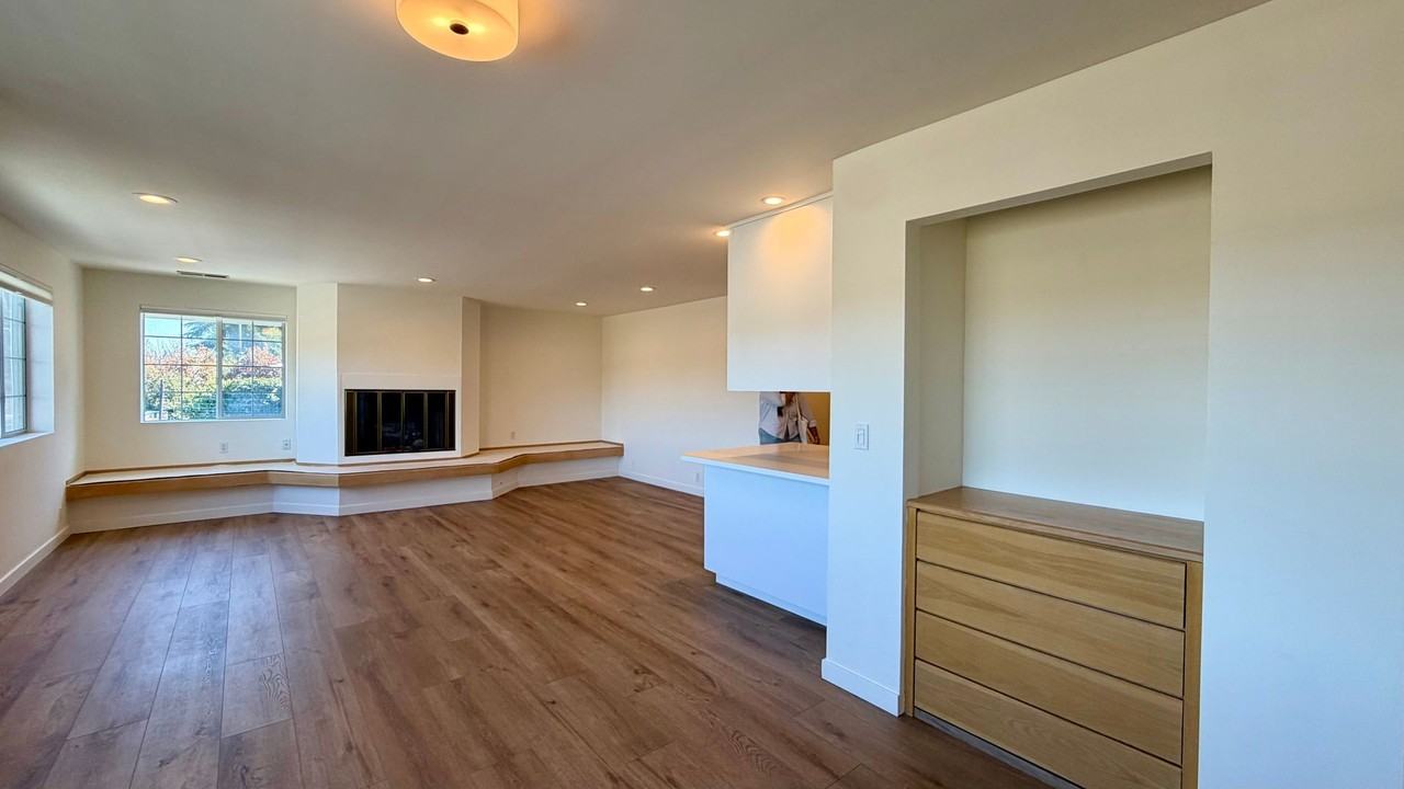 554 Miller Ave - Photo 3 of 16