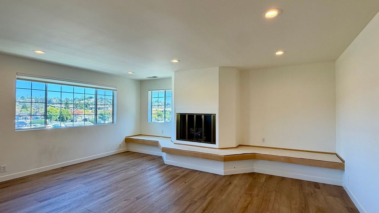 554 Miller Ave - Photo 7 of 16