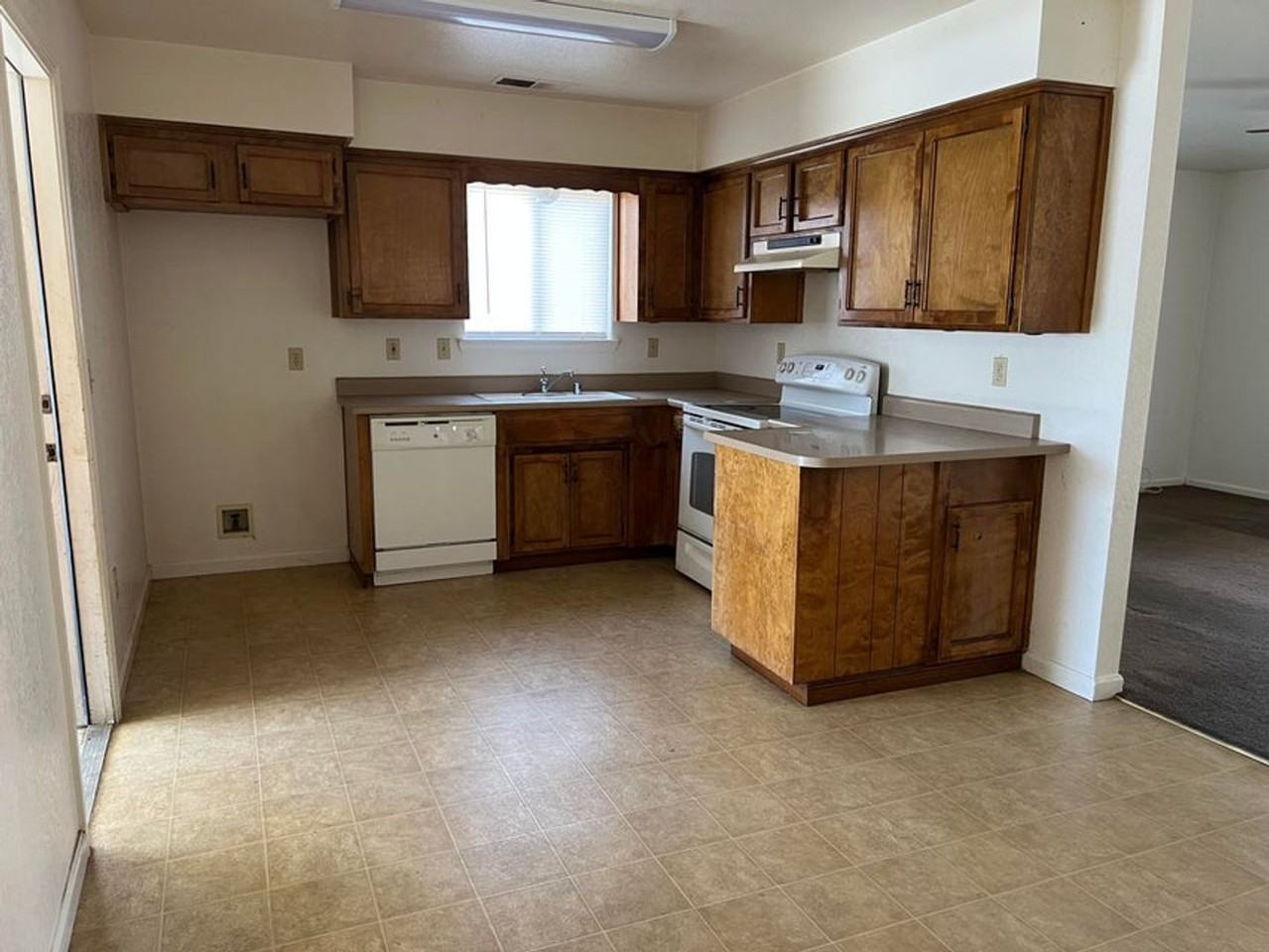 1536 Orchard St - Photo 3 of 6