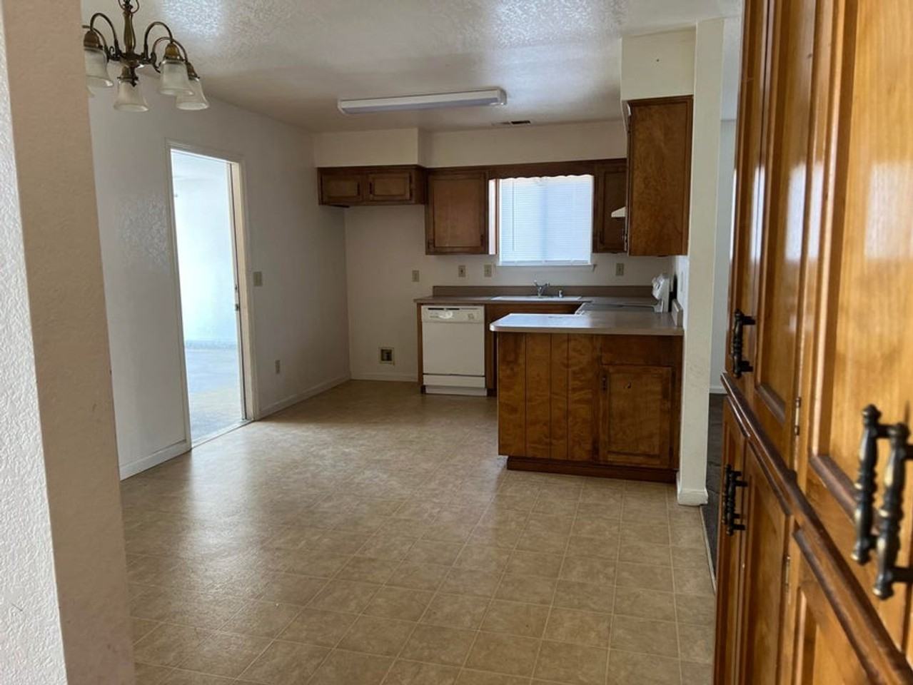 1536 Orchard St - Photo 4 of 6
