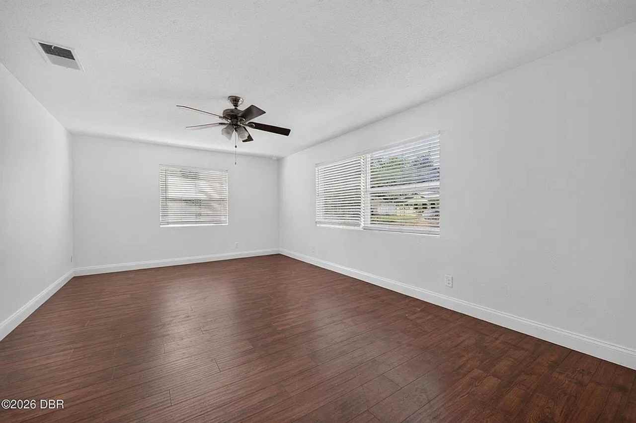 911 Woodmere Cir - Photo 6 of 25