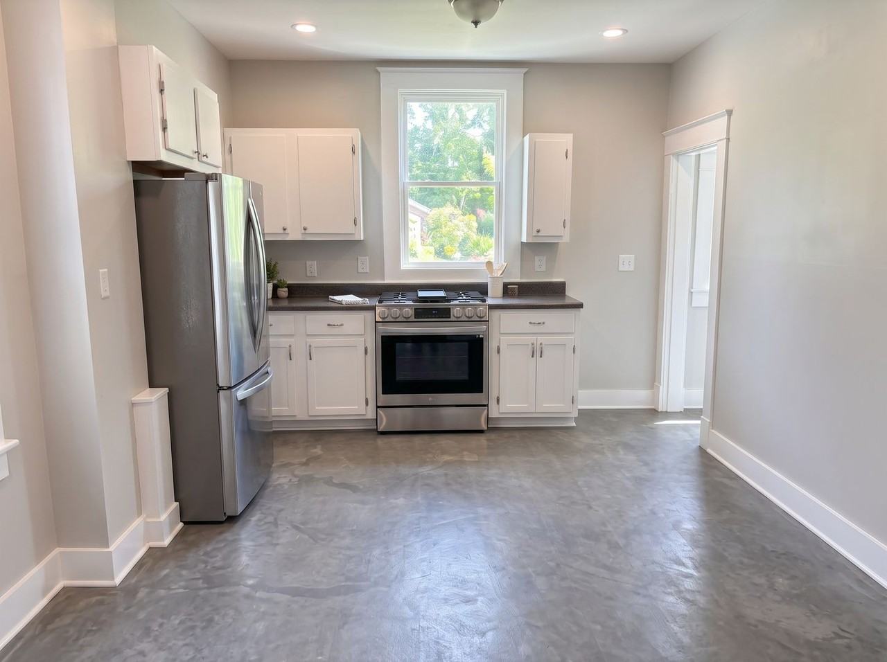 385 Walker Ave - Photo 3 of 9