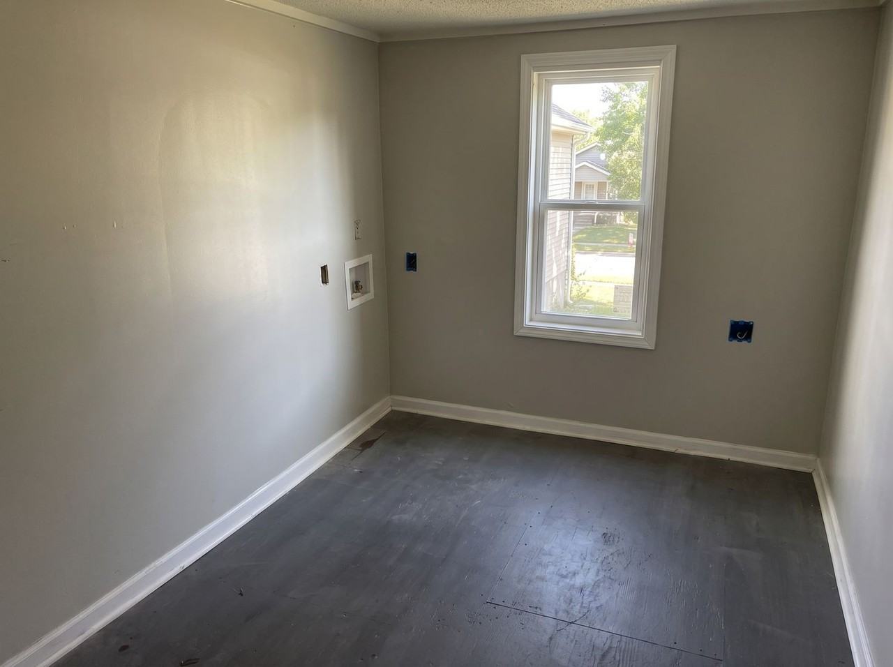 385 Walker Ave - Photo 6 of 9