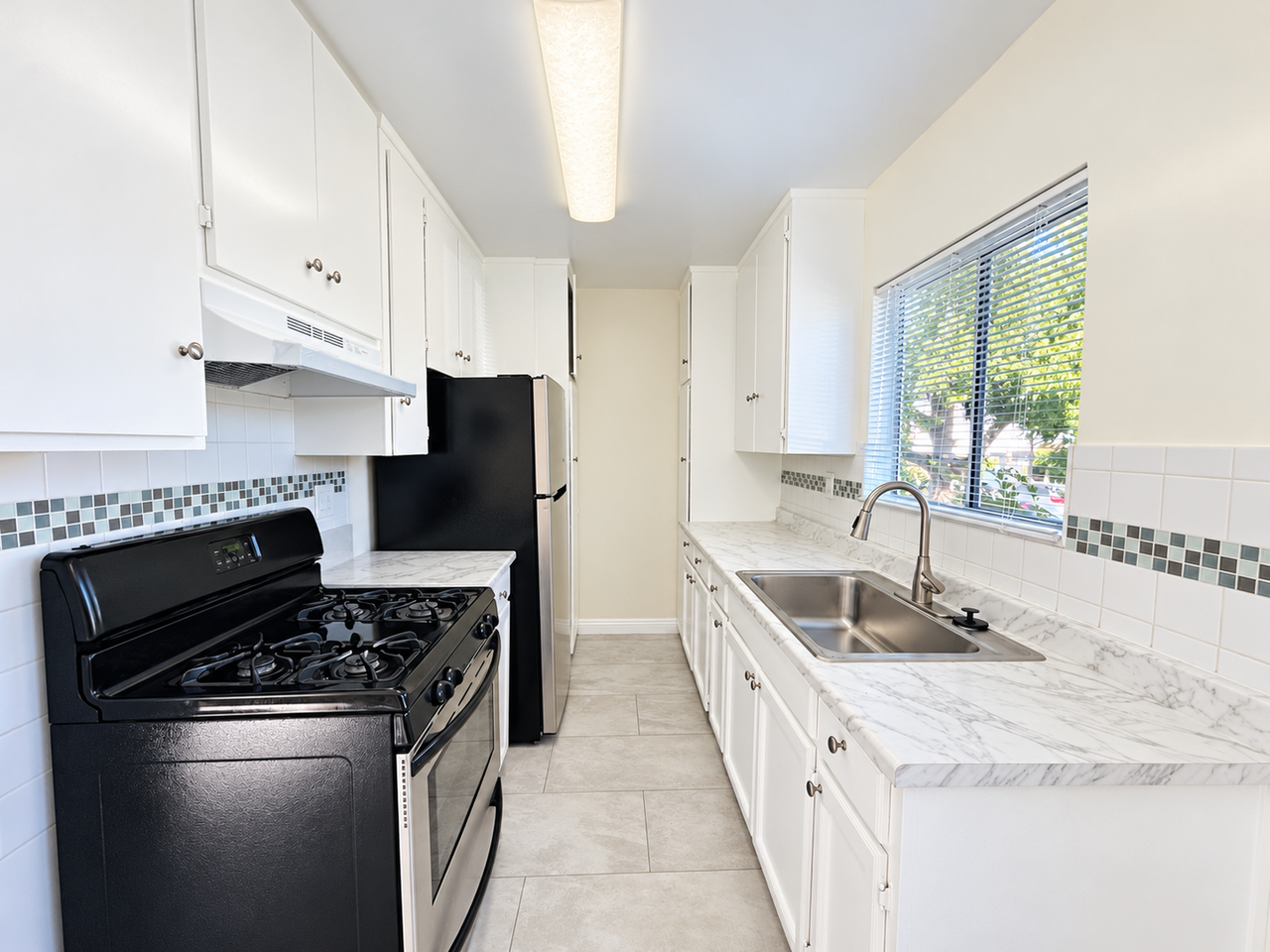 619 N Alexandria - Photo 5 of 17