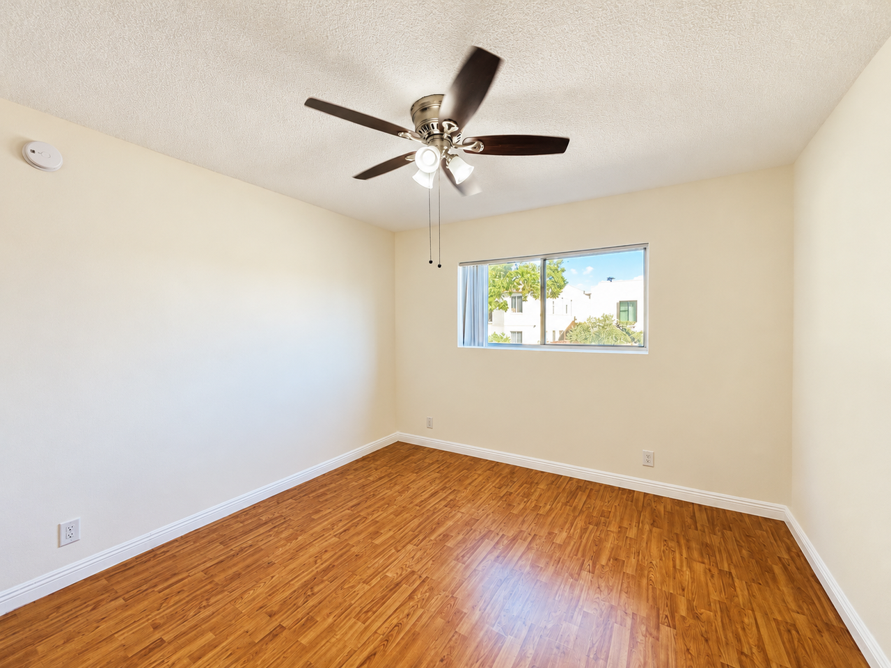 619 N Alexandria - Photo 6 of 17