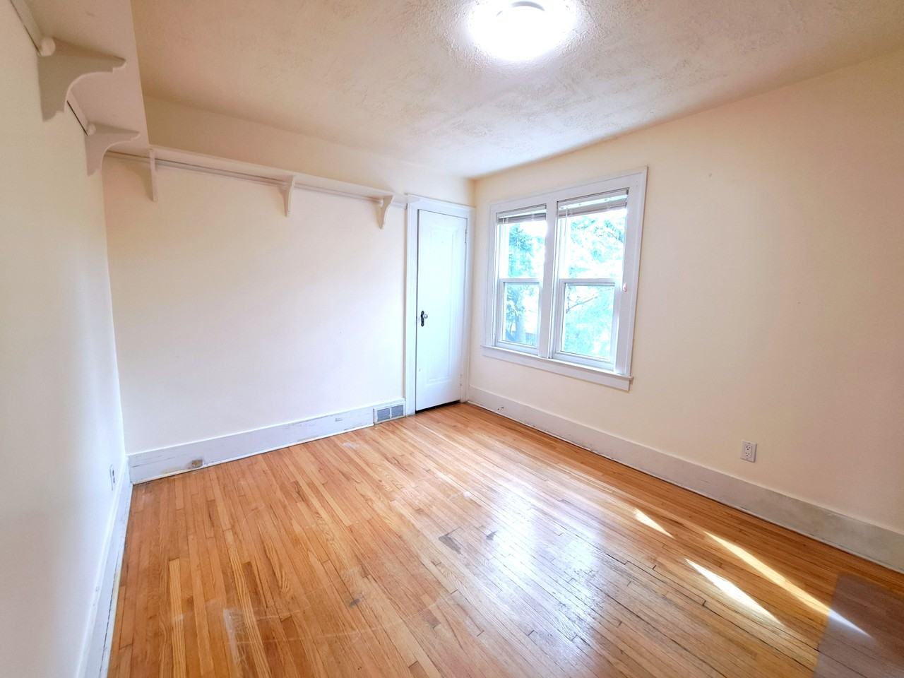 431 Randolph Ave - Photo 5 of 14