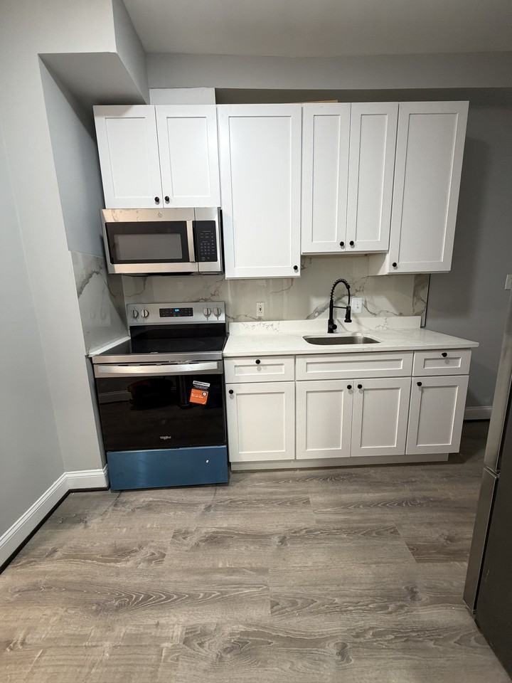 1640 East 32nd Street - Photo 3 of 19