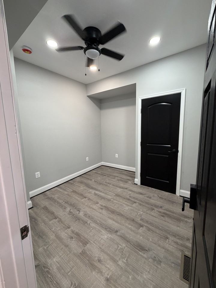 1640 East 32nd Street - Photo 5 of 19