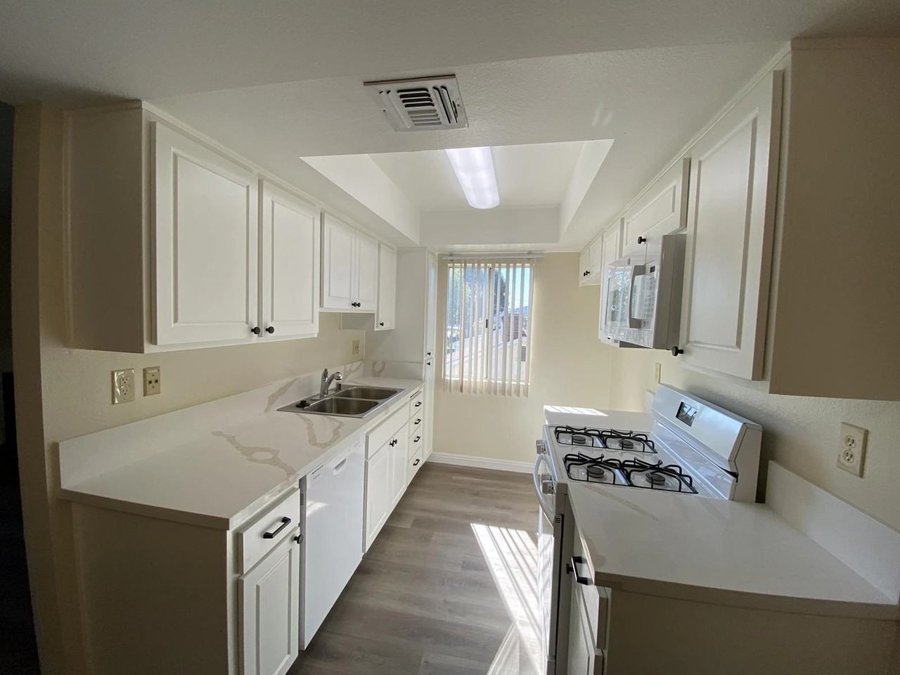 1211 Scott Road - Photo 7 of 26