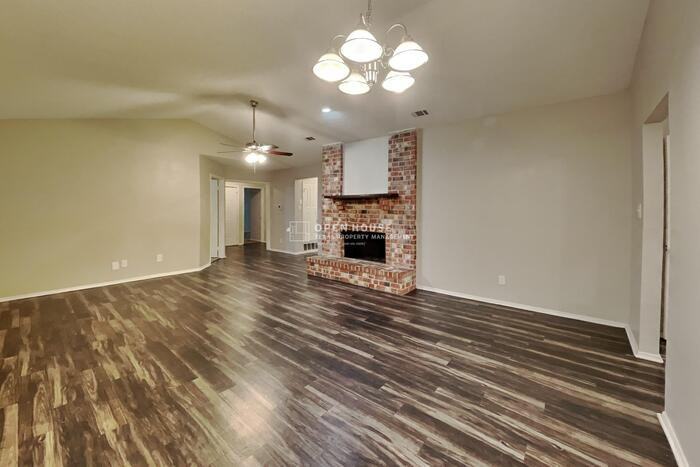 2602 Lake Valley Dr - Photo 5 of 20