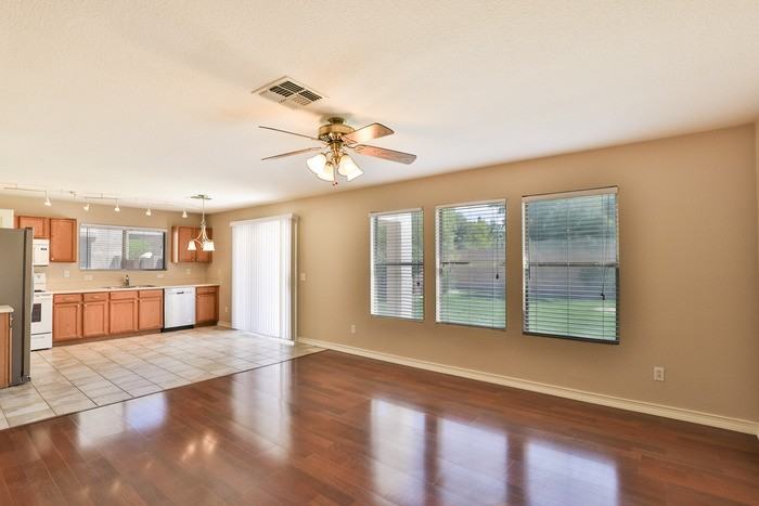 1421 N Thunderbird Ave - Photo 5 of 29