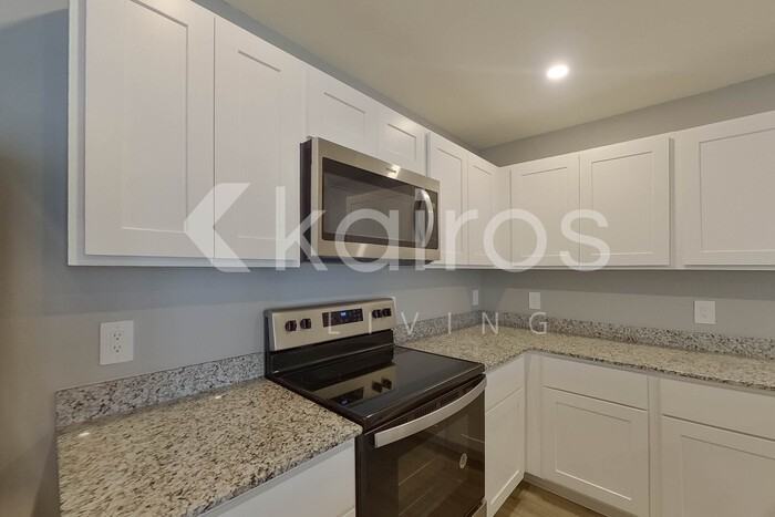 412 Ne 24th Ter - Photo 7 of 25