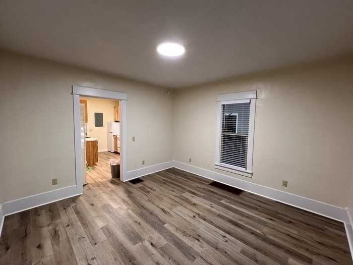 721 S 2nd St W #B - Photo 2 of 11