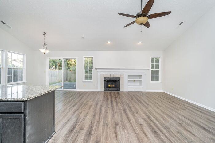10419 Bristlecone Dr - Photo 5 of 25