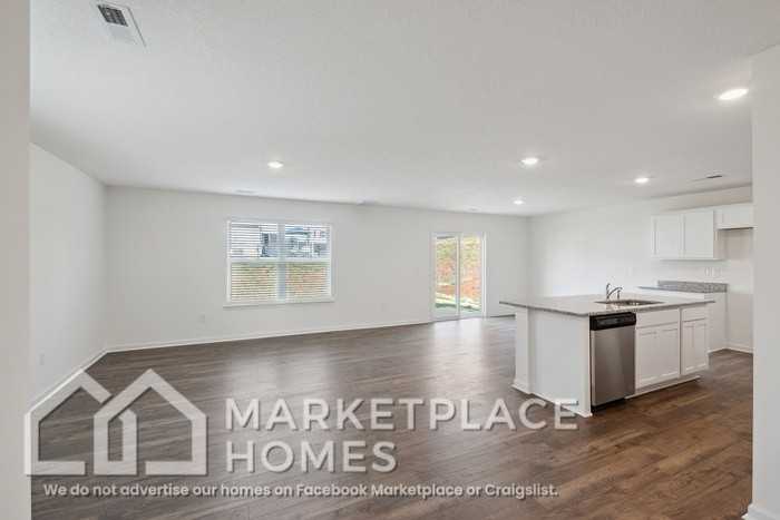 320 Everleigh Cir - Photo 4 of 33