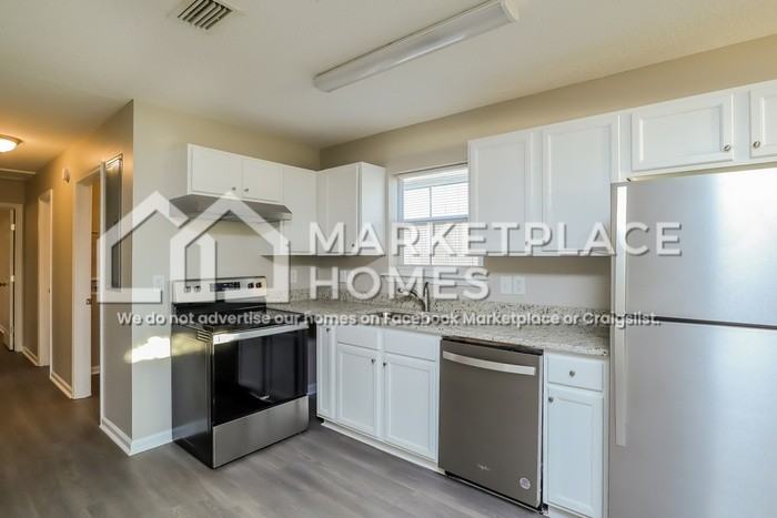 1123 S 11th St - Photo 4 of 17