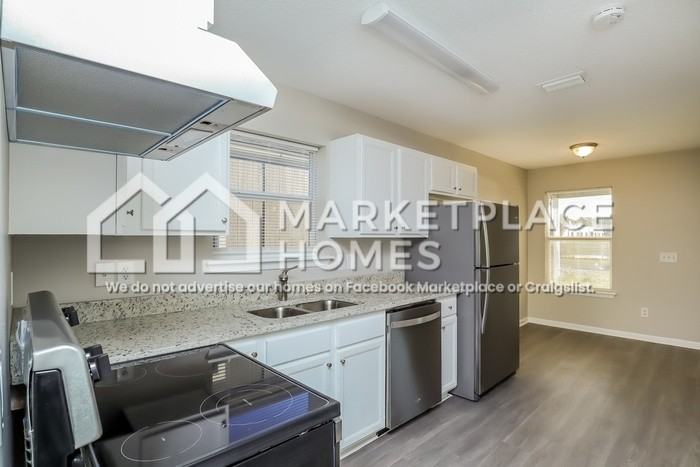 1123 S 11th St - Photo 5 of 17