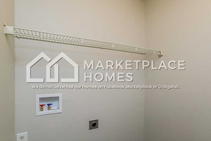 1123 S 11th St - Photo 6 of 17