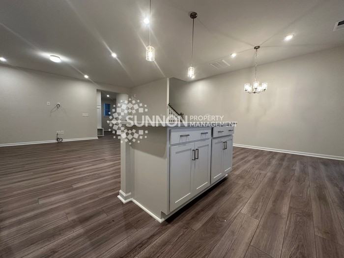 1019 Grays Mill Rd - Photo 4 of 22