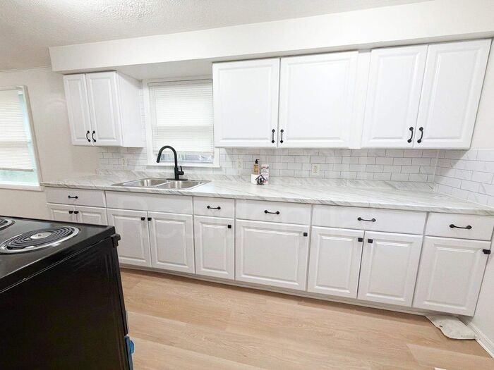 325 Charvid Ave - Photo 4 of 16