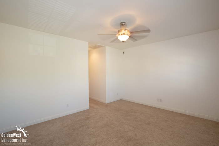7548 Nicklin St - Photo 5 of 12