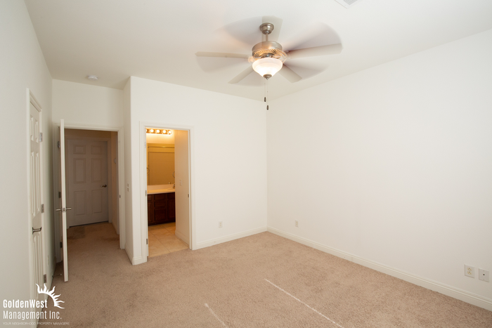 7548 Nicklin St - Photo 6 of 12