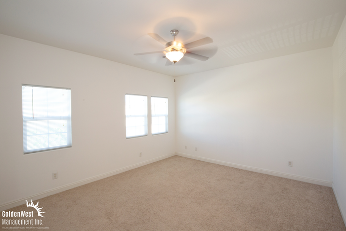 7548 Nicklin St - Photo 7 of 12