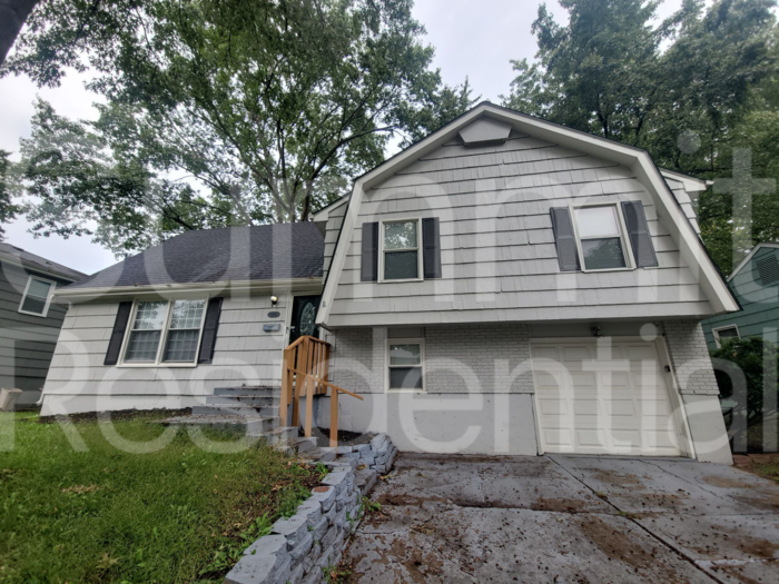 8218 E 133rd Ter