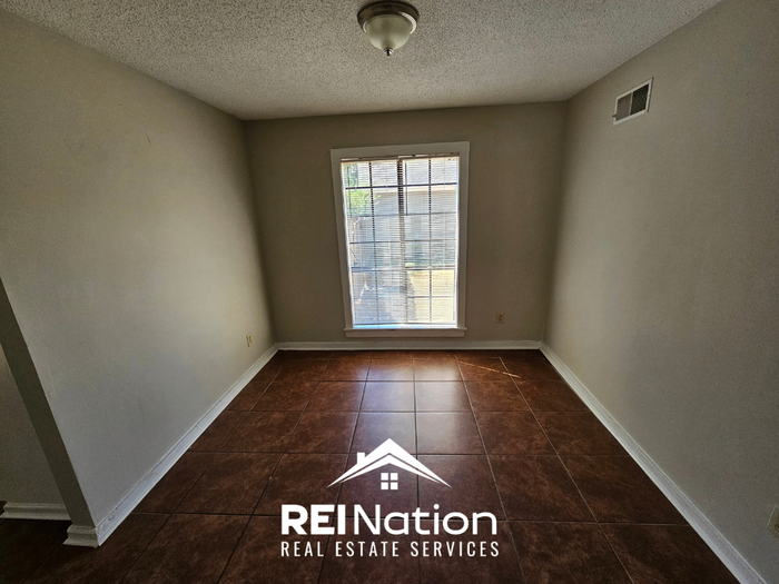 4374 Sandy Park Dr - Photo 4 of 21